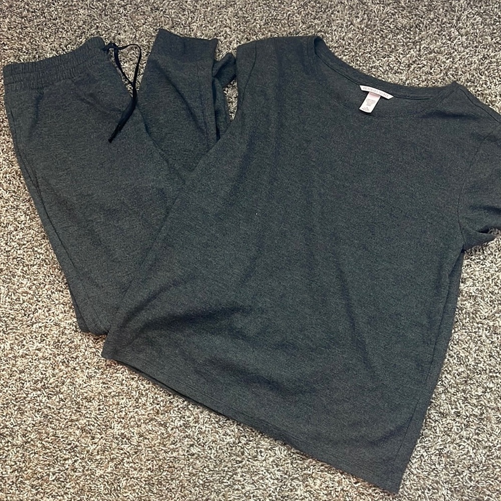 Victoria Secret Lounge Set Size Medium. Includes Joggers and  Short Sleeve Shirt